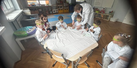 Powiększ grafikę: dzien-bibliotekarza-634039.jpg