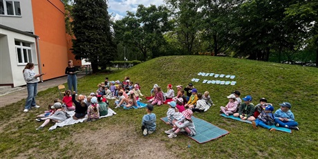 Powiększ grafikę: dzien-bibliotekarza-634105.jpg